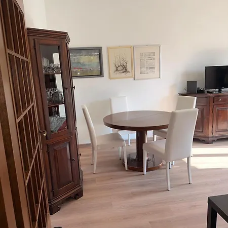 Eva 's Flat With Large Sunny Balcony And Lagoon View *