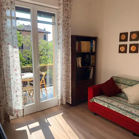 Eva 's Flat With Large Sunny Balcony And Lagoon View