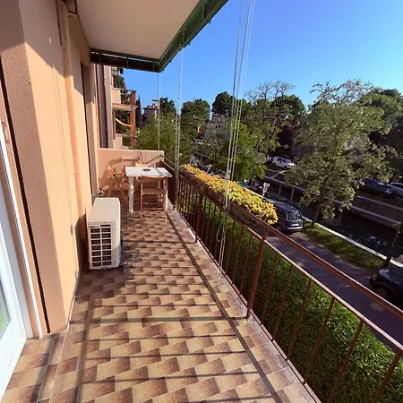 Eva 's Flat With Large Sunny Balcony And Lagoon View *