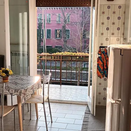 Eva 's Flat With Large Sunny Balcony And Lagoon View Lägenhet Venedig-Lido