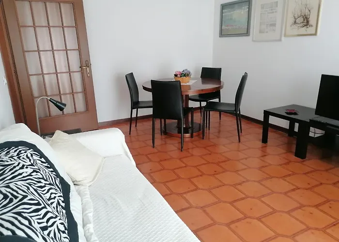 Eva 's Flat With Large Sunny Balcony And Lagoon View *